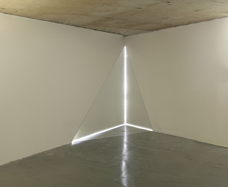 Sin título (Triángulo y luz natural), 2010 : Francisco Ugarte