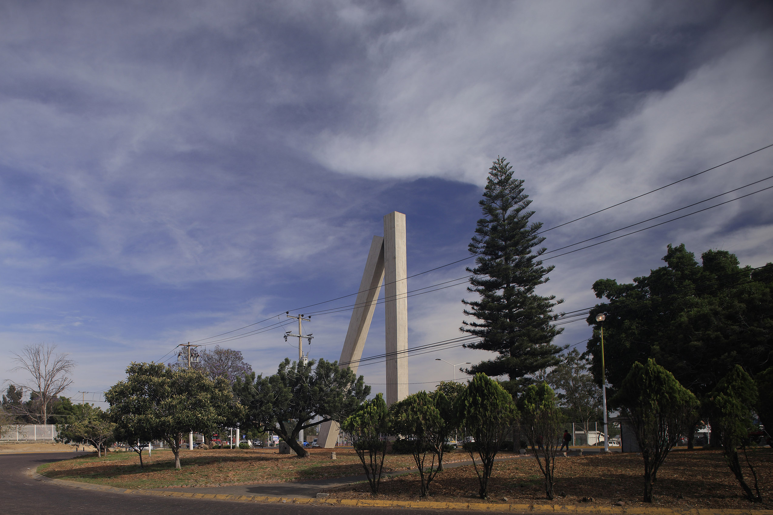 Dos monolitos de concreto, 2020 : Francisco Ugarte