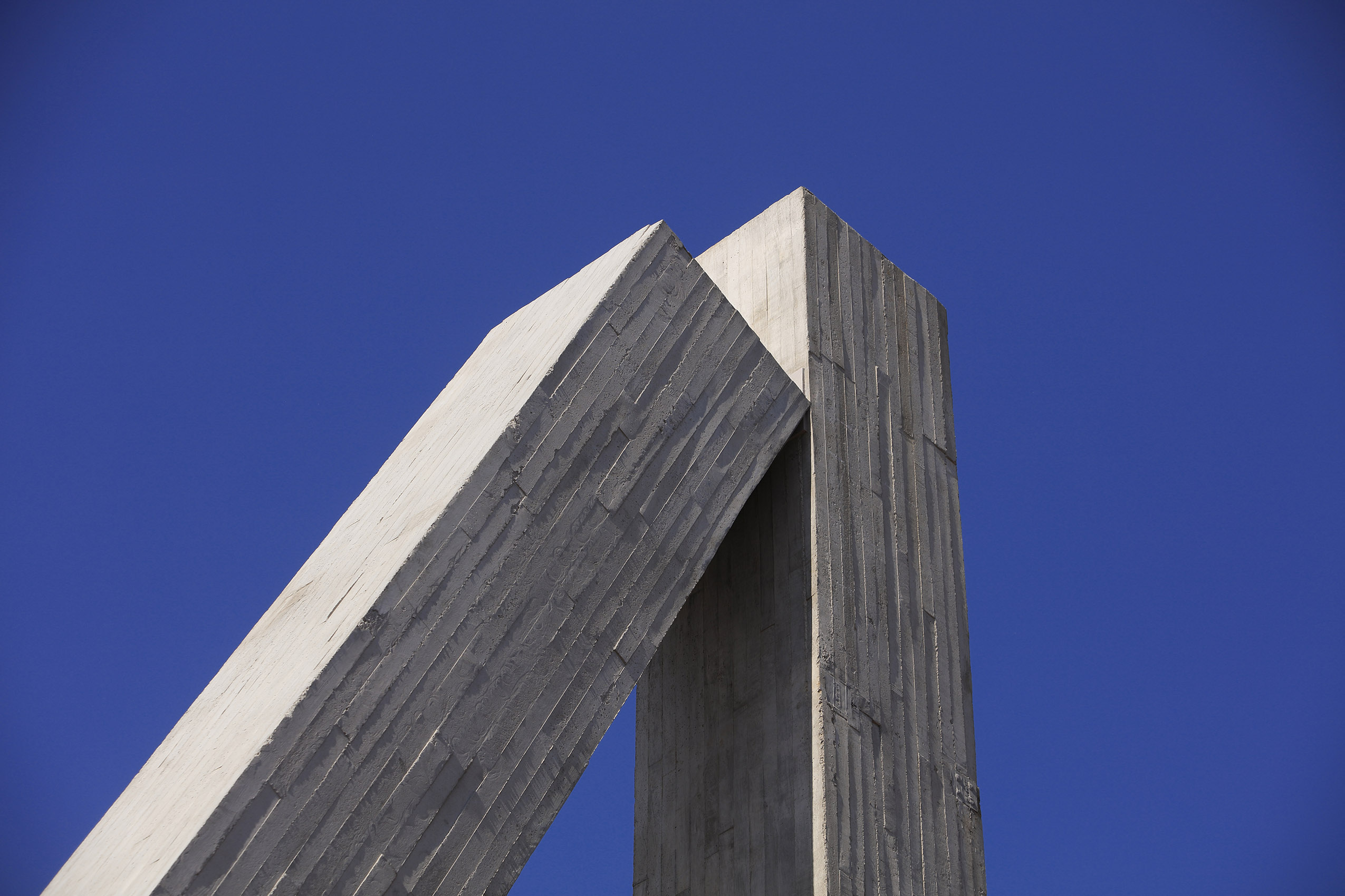 Dos monolitos de concreto, 2020 : Francisco Ugarte