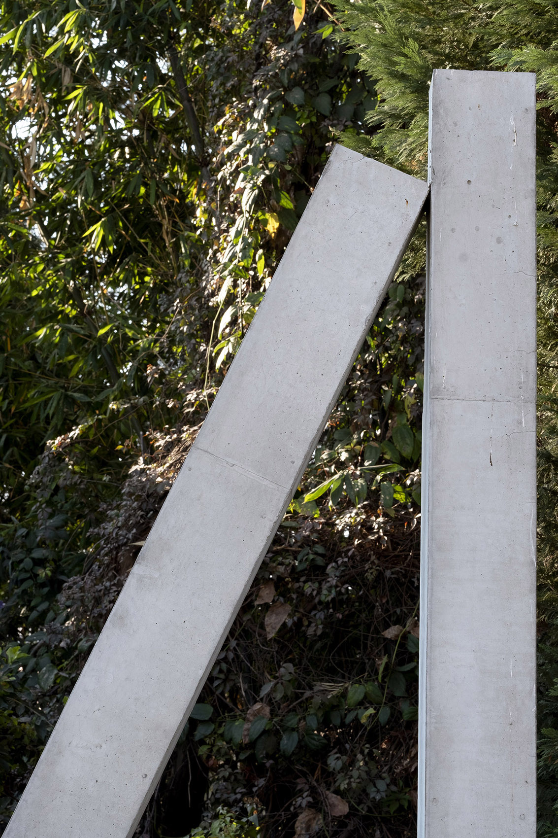 Dos monolitos de concreto de 20x20x130 cm cada uno, 2020 : Francisco Ugarte