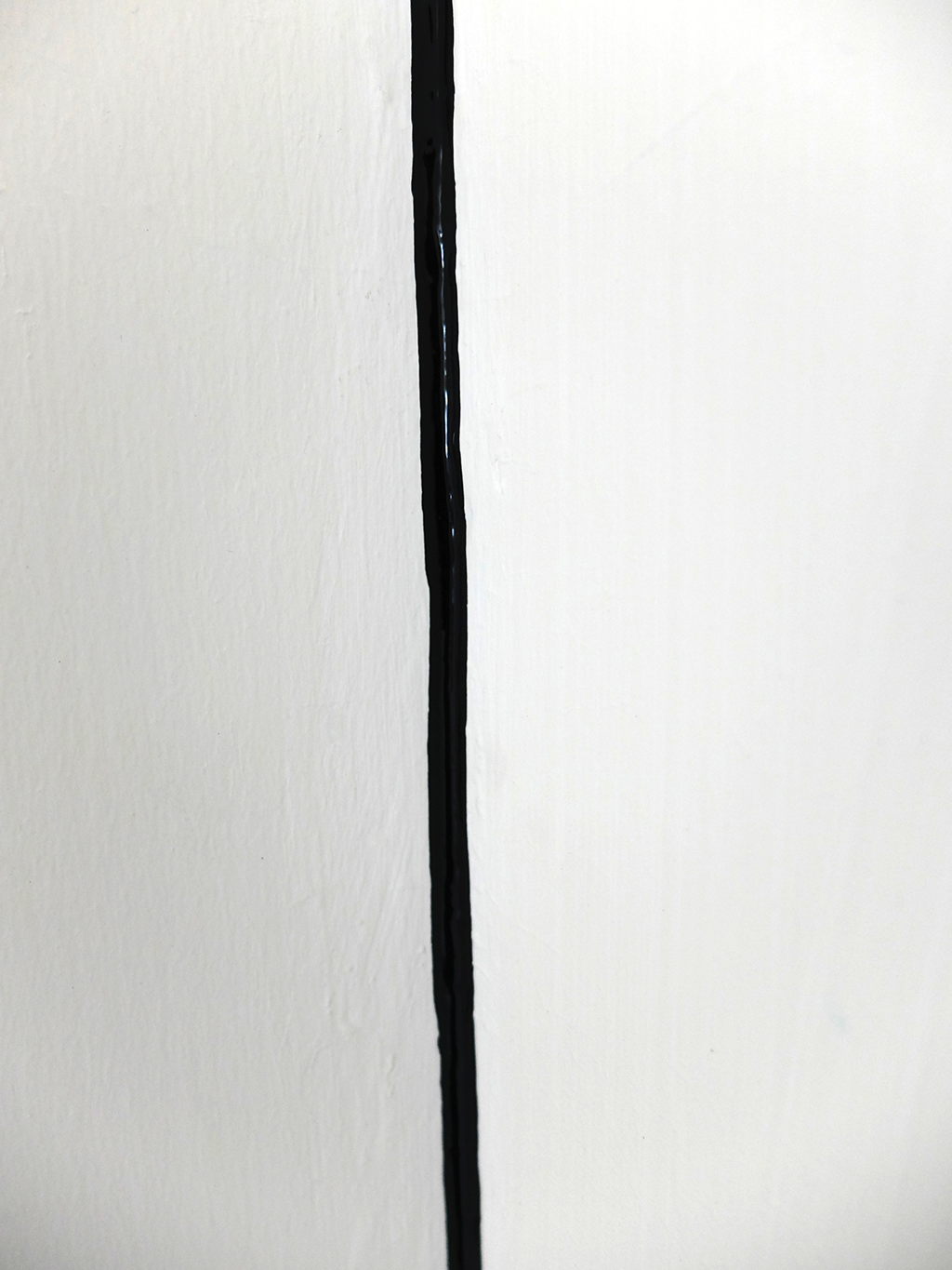 Sin título (Pintura negra, esquina y piso), 2016 : Francisco Ugarte
